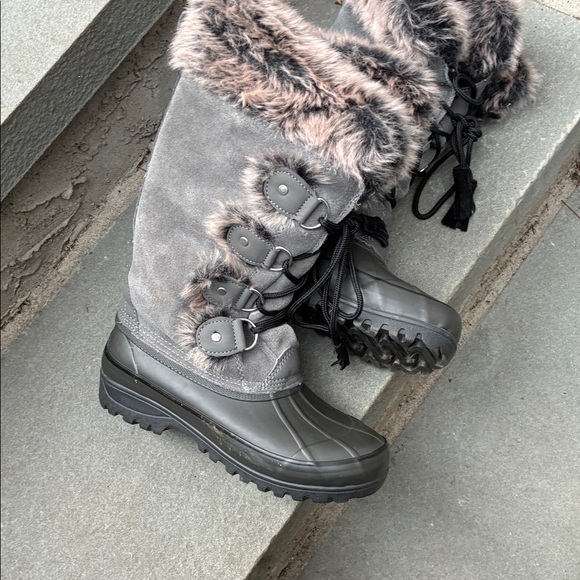 Khombu Gray suede Winter Boots with Faux Fur Trim Sz 6 Excellent Condition - Picture 6 of 8